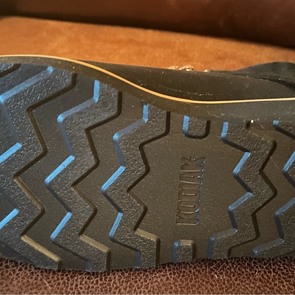 NWT Kodiak Boots, Black Suede 9 - Picture 3 of 4